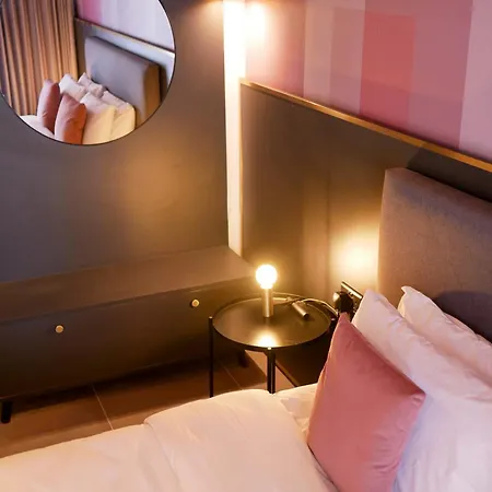 Eleven By Warren Collection スリーマ