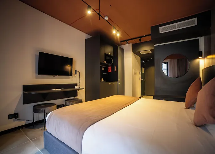 Apartment Eleven By Warren Collection *